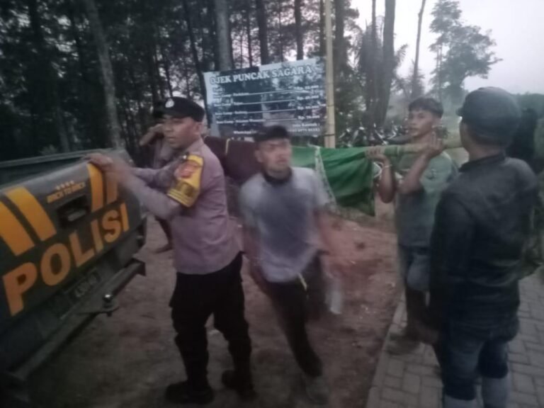 Polsek Wanaraja Evakuasi Pendaki Gunung Sagara yang Meninggal Dunia Akibat Sakit