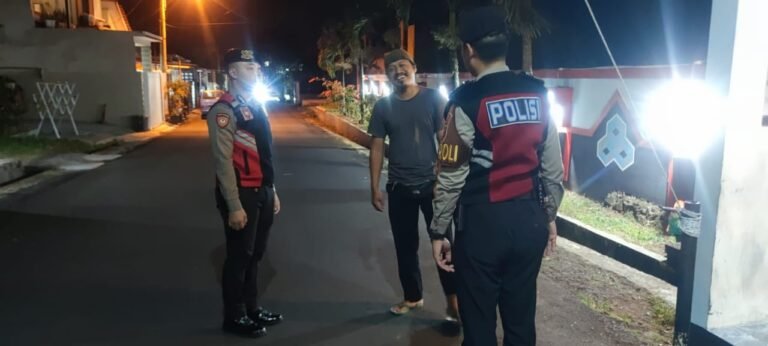Cipkon Jam Rawan, Sat Samapta Polres Ciamis Patroli ke Perum Jati Indah Beri Imbauan Kamtibmas