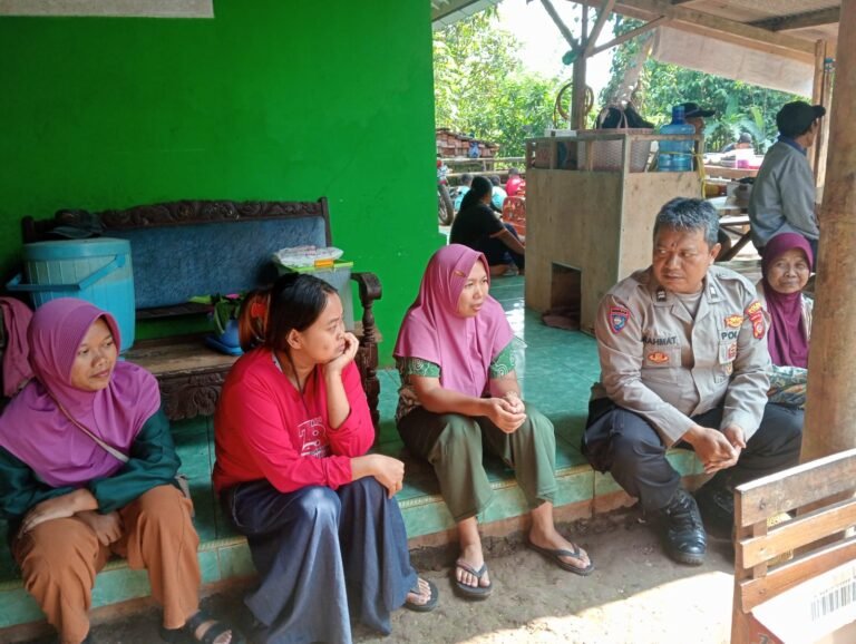 Perkuat Sinergi dengan Warga, Polsek Sukadana Gencarkan Sambang Kamtibmas di Desa Ciparigi