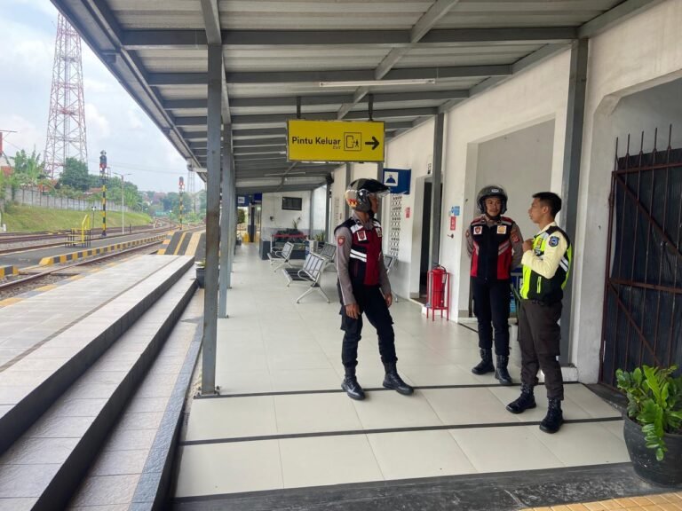 Polisi Hadir di Titik Vital, Sat Samapta Polres Ciamis Intensifkan Patroli Dialogis di Stasiun Ciamis