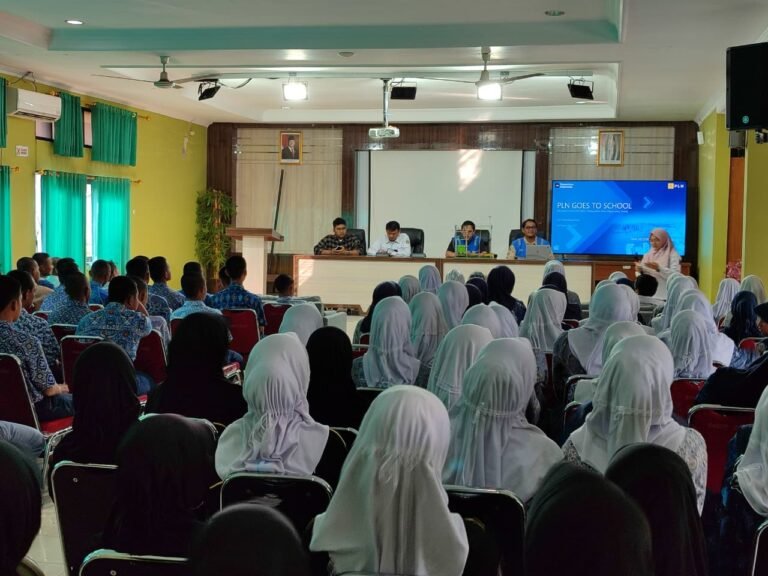 PLN Goes to School: PLN Tasikmalaya Edukasi Siswa SMKN 2 tentang Ketenagalistrikan dalam Semangat Kemerdekaan RI ke 80 tahun