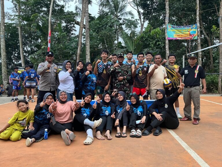 Polsek Kawali Kawal Final Turnamen Bola Voly Desa Awiluar Demi Keamanan dan Kenyamanan Warga