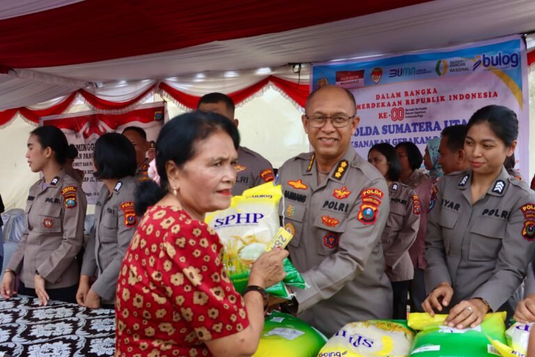 Polda Sumut dan Polres Pelabuhan Belawan Gelar Minggu Kasih dan Gerakan Pangan Murah di Gereja HKBP Pajak Baru Belawan