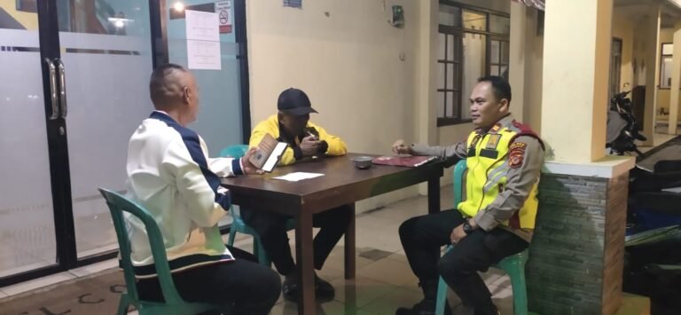 Perkuat Sinergi dengan Desa, Polsek Cikoneng Ajak Masyarakat Jaga Kamtibmas