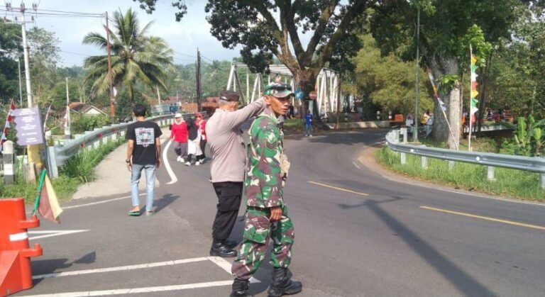 Polsek Kawali Kawal Kegiatan Jalan Sehat HUT RI ke-80 di Desa Winduraja