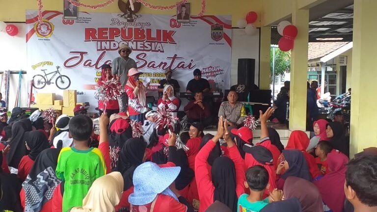 Bhabinkamtibmas Padaringan Ajak Warga Hidup Sehat dan Waspada TPPO di Gerak Jalan Santai HUT RI ke-80