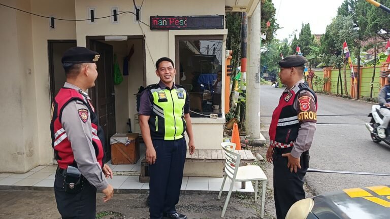 Perkuat Keamanan Wilayah, Polres Ciamis Gencarkan Patroli Dialogis di Permukiman Warga