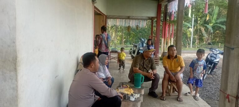 Polsek Cijeungjing Ajak Warga Karangkamulyan Bersatu Cegah Premanisme dalam Program Koperasi Merah Putih
