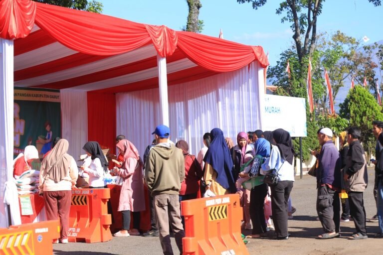 Polres Garut Bantu Ringankan Beban Warga Lewat Gerakan Pangan Murah