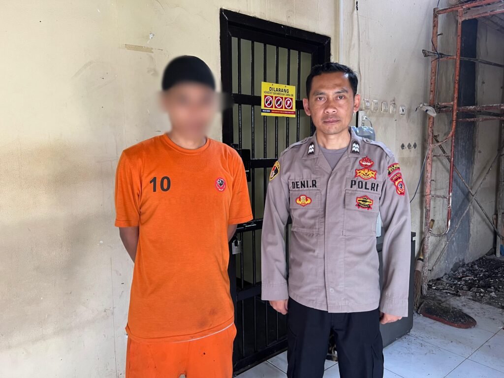 Polres Garut Bongkar Ladang Ganja Tersembunyi di Dalam Rumah