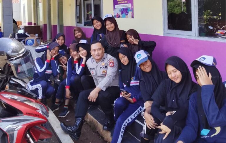 Polsek Cipaku Intensifkan Patroli Dialogis, Wujud Bentuk Nyata Polri Dekat dengan Warga