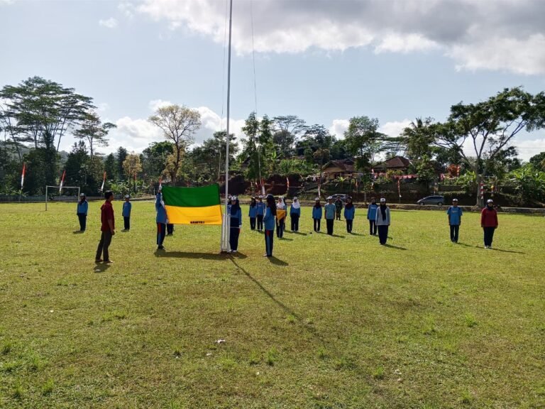 Polsek Panumbangan Kawal Latihan Upacara HUT RI ke-80 di Desa Sindangherang