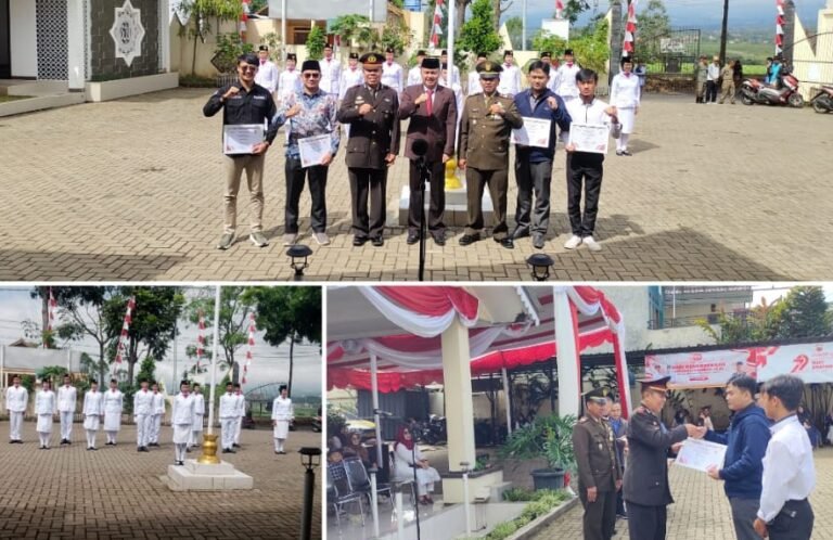 Polsek Samarang Hadiri Giat Pengukuhan Pasukan Pengibar Bendera Tahun 2025 Tingkat Kec Samarang