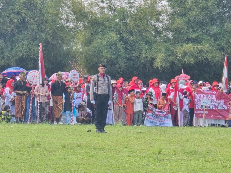 Polsek Cihaurbeuti Polres Ciamis Ikuti Upacara Peringatan HUT ke-80 RI Tingkat Kecamatan