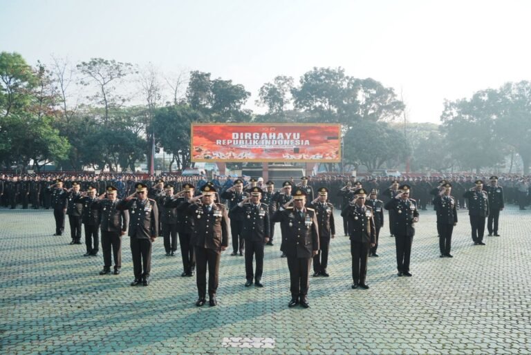 Peringati HUT RI Ke – 80, Polda Jabar Gelar Upacara Bendera di Mapolda Jabar