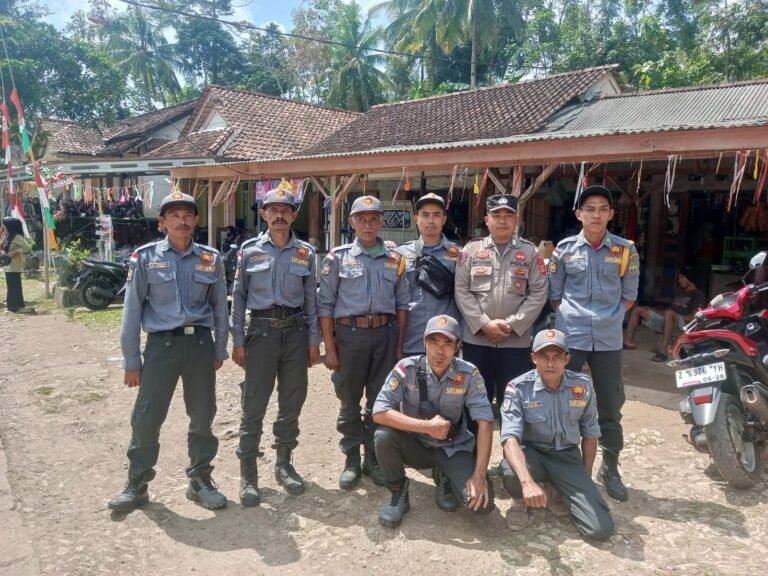 Polsek Pamarican Hadiri dan Kawal Kegiatan Gerak Jalan dan Touring Motor dalam Rangka HUT RI ke-80 di Desa Mekarmulya