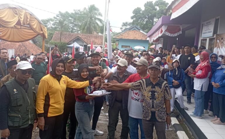 Polsek Kawali Polres Ciamis Pastikan Keamanan Jalan Sehat HUT ke-80 RI di Jatinagara Berjalan Aman dan Kondusif