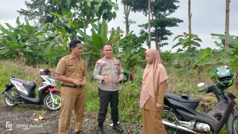 Polsek Cikoneng Perkuat Sinergitas Ketahanan Pangan dan Kamtibmas Lewat Sambang dan Silaturahmi