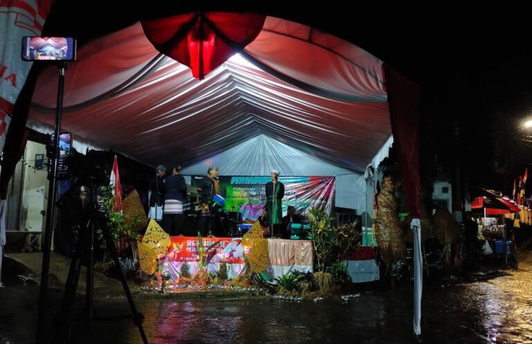 Polsek Cisaga Polres Ciamis Ikuti Hiburan Puncak Peringatan HUT ke-80 RI di Desa Tanjungjaya