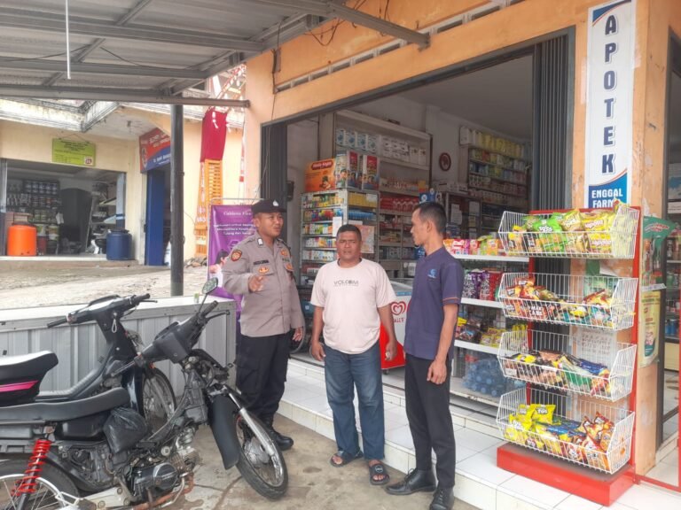 Polsek Rajadesa Sambangi Petugas Parkir Pasar Rajadesa, Wujudkan Keamanan dan Kenyamanan Masyarakat