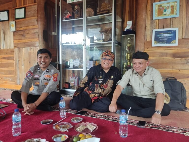 Polsek Rancah Hadir Dalam Penilaian Desa Wisata Kampung Adat Kuta, Kapolres Tekankan Peran Polri dalam Mendukung Pelestarian Budaya dan Pariwisata