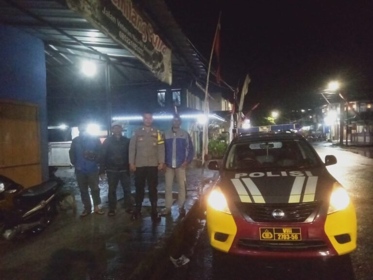 Berikan Rasa Aman, Personel Polsek Kawali Polres Ciamis Patroli Dialogis di Malam Hari
