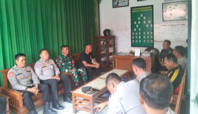 Polsek Cikoneng Hadiri Takziah di Koramil 1302, Wujud Sinergi dan Solidaritas TNI-Polri di Ciamis
