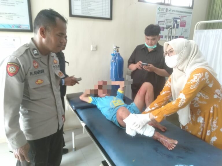 Polsek Cikoneng Sigap Tangani Laka Lantas di Jalan Ciamis–Sindangkasih, Dua Pengendara Luka-Luka