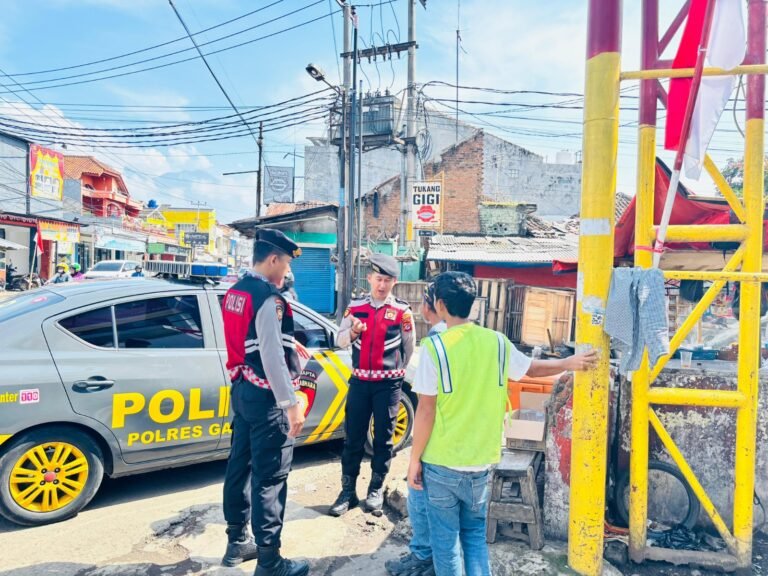 Sat Samapta Polres Garut Lakukan Patroli Dialogis di Beberapa Titik Keramaian Antisipasi C3