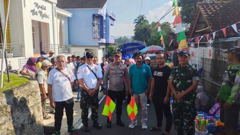 Polres Ciamis Kawal Jalan Sehat HUT RI ke-80 di Kawali, Warga Apresiasi Kehadiran Polisi
