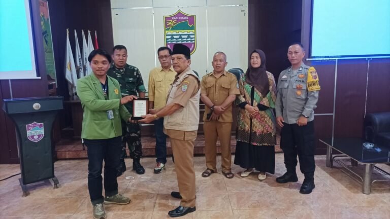 Polsek Ciamis Polres Ciamis Monitoring Penutupan KKN Mahasiswa UNPER Tasikmalaya
