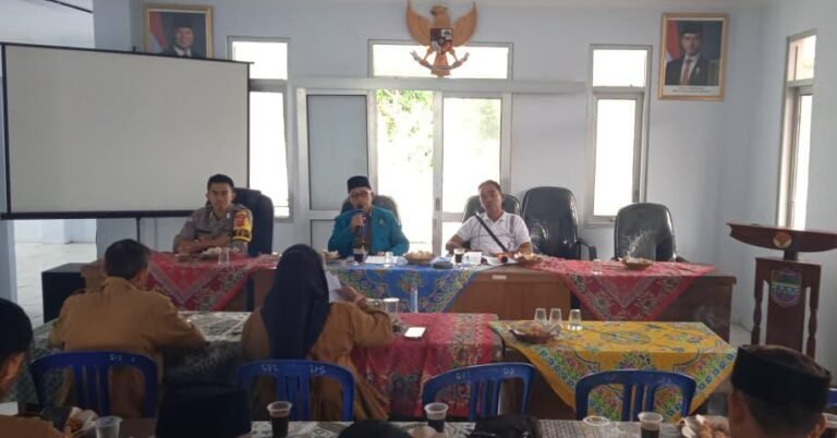 Polsek Cikoneng Dukung Persiapan Gebyar Sholawat di Desa Gegempalan, Wujud Kehadiran Polisi di Tengah Masyarakat