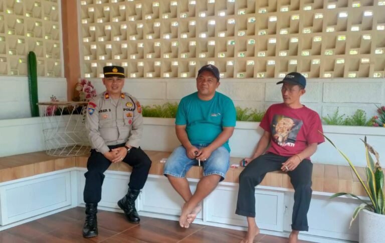 Polsek Cikoneng Perkuat Silaturahmi Kamtibmas dengan Tokoh Masyarakat dan Pemuda di Desa Margaluyu