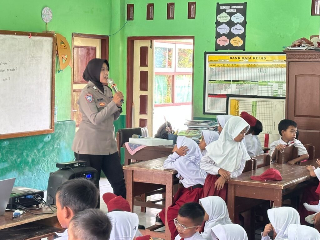 Polsek Ciamis Berikan Edukasi Kenakalan Remaja dan Anti-Bullying kepada Siswa SDN 3 Sukajadi