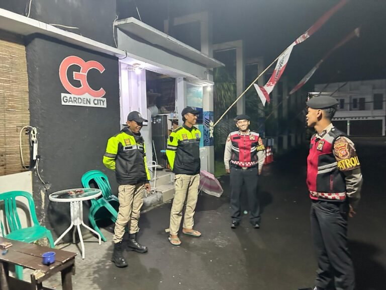 Cipkon Jam Rawan, Sat Samapta Polres Ciamis Patroli ke Perum Garden City Beri Imbauan Kamtibmas