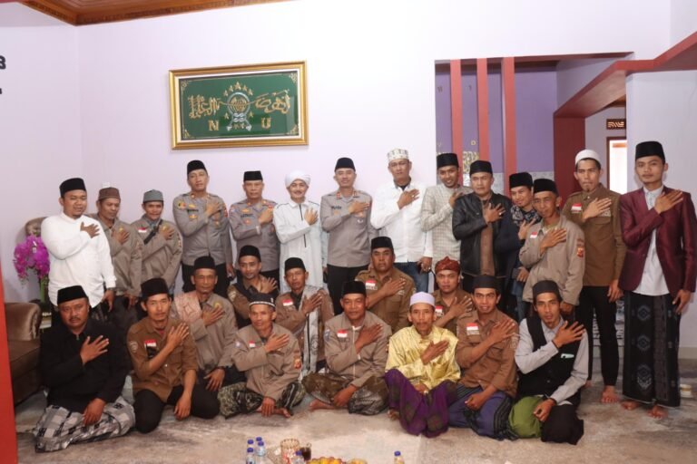 Kapolres Garut Jalin Kedekatan dengan Ulama di Acara Milad Majelis Al-Qolam dan Tabligh Akbar