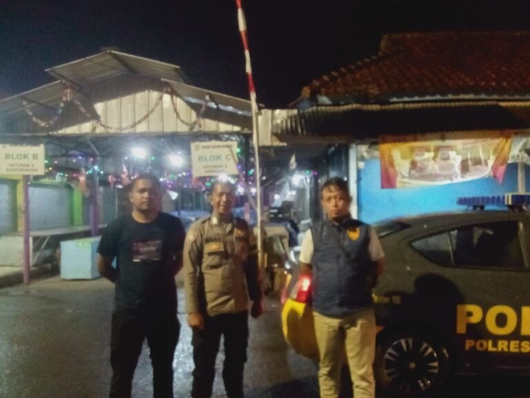 Berikan Rasa Aman, Personel Polsek Kawali Polres Ciamis Patroli Dialogis di Malam Hari