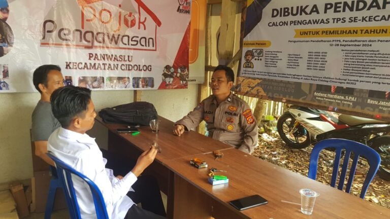 Bhabinkamtibmas Polsek Cimaragas Sambang Warga Desa Cidolog, Perkuat Sinergi dalam Menjaga Kamtibmas