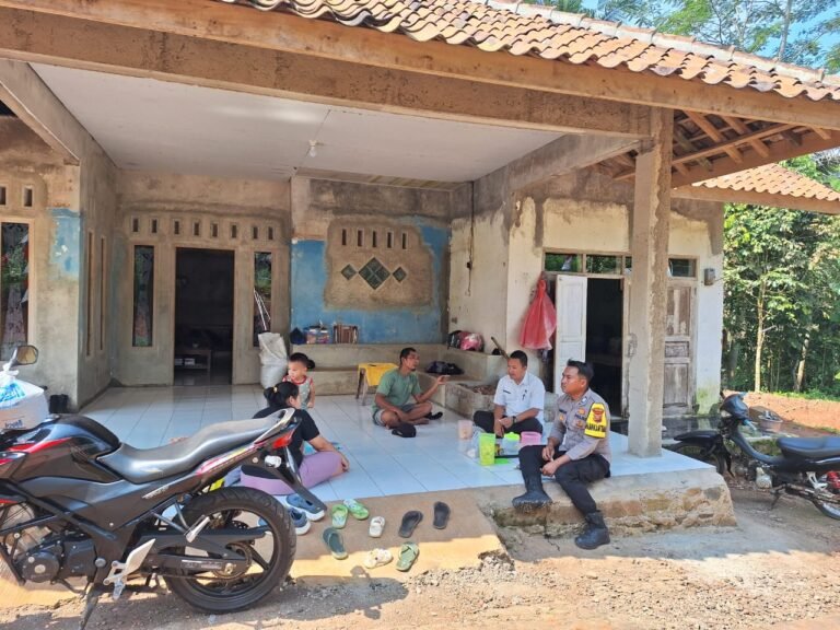 Polsek Sukadana Polres Ciamis Gelar Sambang dan Monitoring Ketahanan Pangan Bersama Masyarakat Desa Salakaria