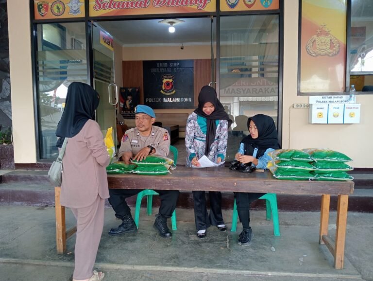 Polsek Malangbong Gelar Penjualan Beras Bulog SPHP dalam Gerakan Pangan Murah Polres Garut