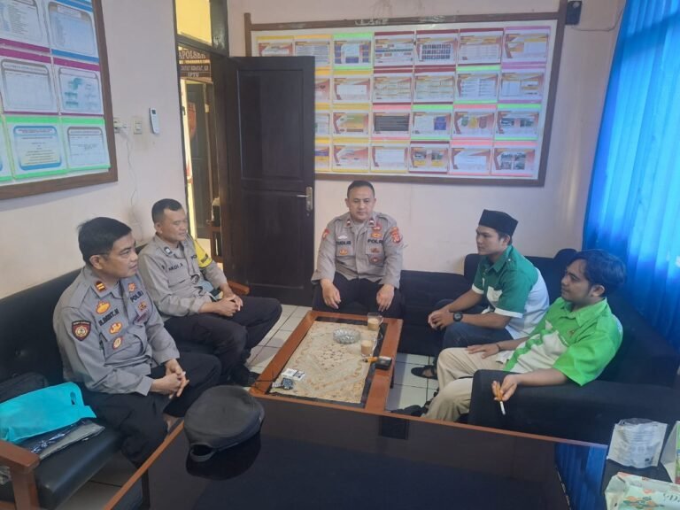 Polsek Sukadana Jalin Silaturahmi dengan NU dan GP Ansor, Pentingnya Sinergi untuk Keselamatan Bangsa