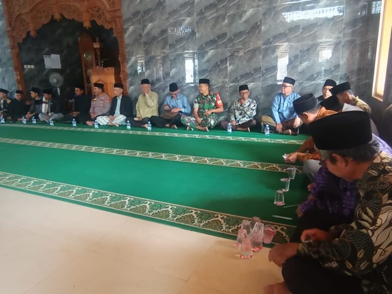 Polsek Lakbok Polres Ciamis Ikuti Doa Bersama Doakan Korban Aksi Unras di Indonesia