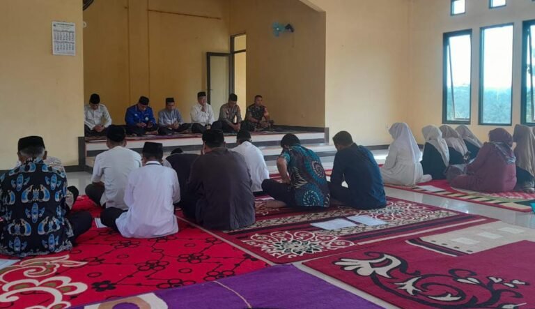 Wujudkan Keselamatan Bangsa, Polsek Rancah Gelar Doa Bersama di Tambaksari