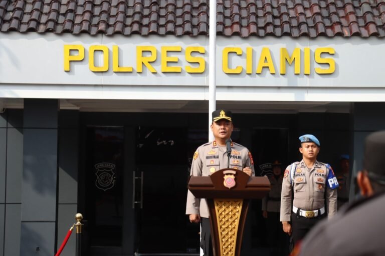 Pengabdian, Kapolres Ciamis Beri Penghargaan Dua Personel Polri Berupa Kenaikan Pangkat