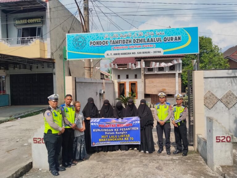 HUT Lalu Lintas ke-69, Satlantas Polres Binjai Tebar Kepedulian di Pondok Pesantren