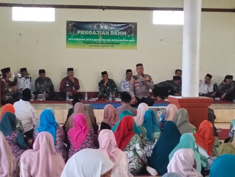 Polsek Cikoneng Hadiri dan Kawal Pengajian Rutin BKMM di Sindangkasih, Wujud Kepedulian Polri terhadap Kerukunan Umat dan Keutuhan Bangsa