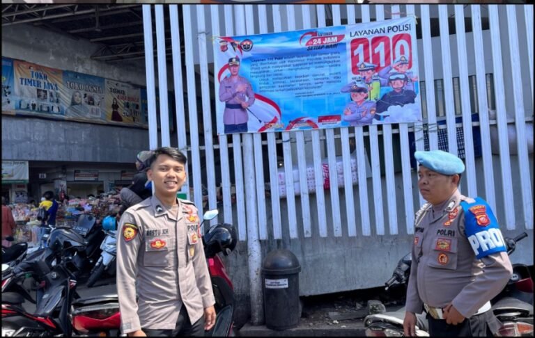 Polsek Samarang Gelar Sosialisasi dan Pemasangan Stiker/Spanduk Call Center 110