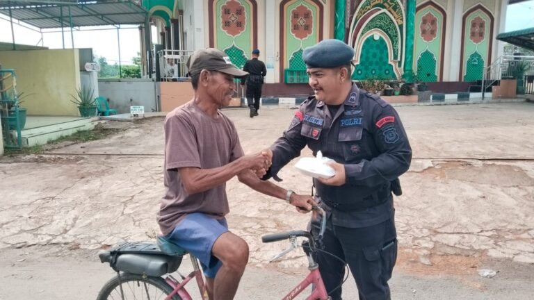 “Jum’at Berkah Batalyon B Satuan Brimob Polda Sumut: Senyum dan Harapan untuk Warga Tebing Tinggi”