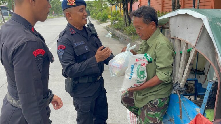 “Brimob Sumut Tebar Kepedulian, Batalyon A Pelopor Gelar Bakti Sosial Jumat Berkah di Medan”