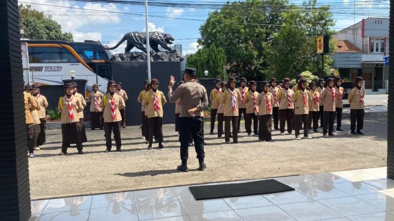 Polsek Banjarsari Polres Ciamis Binluh ke Anggota Saka Bhayangkara Kwartir Ranting Banjarsari